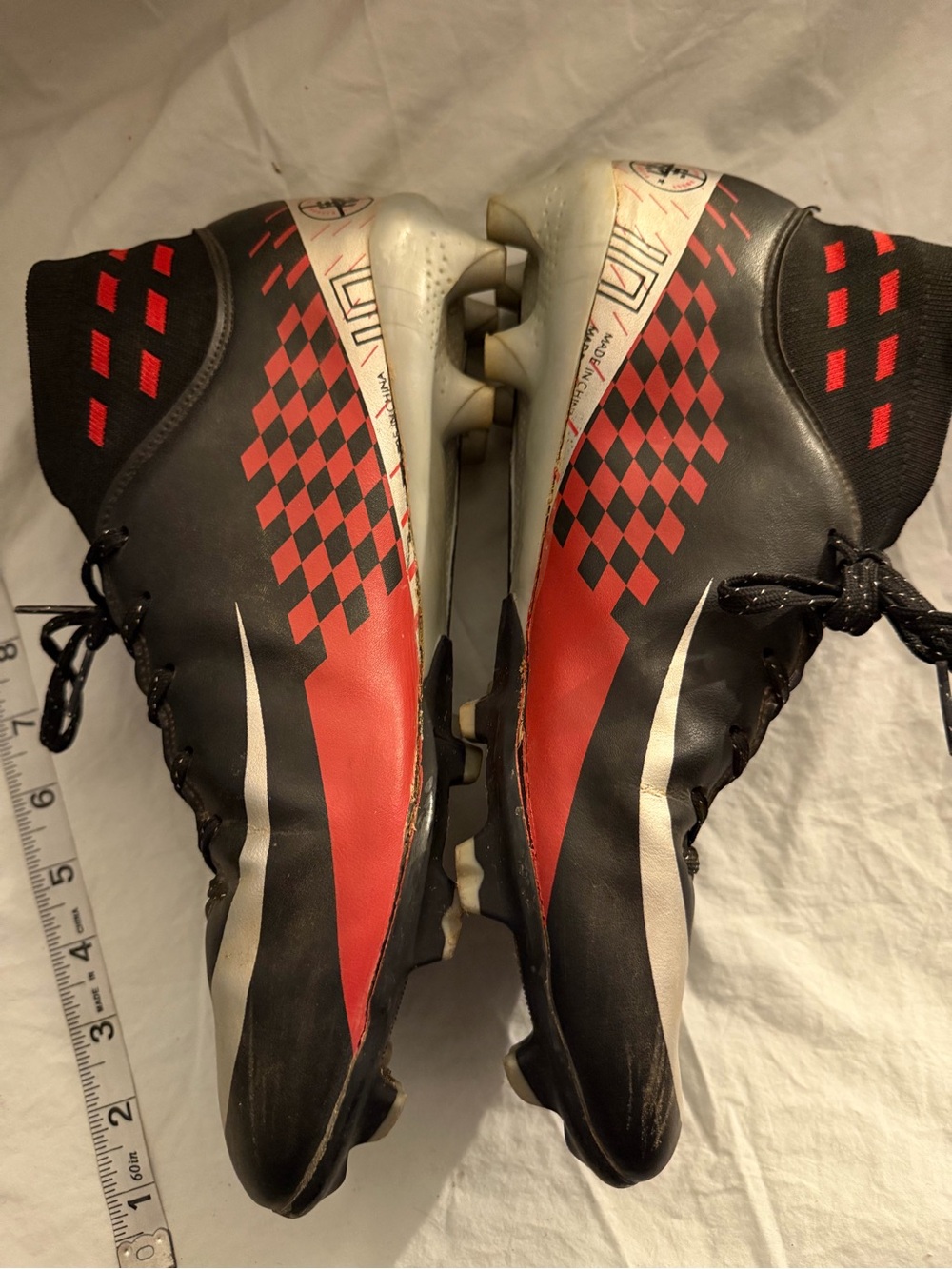 #522 Men's Red and Black Soccer Cleats